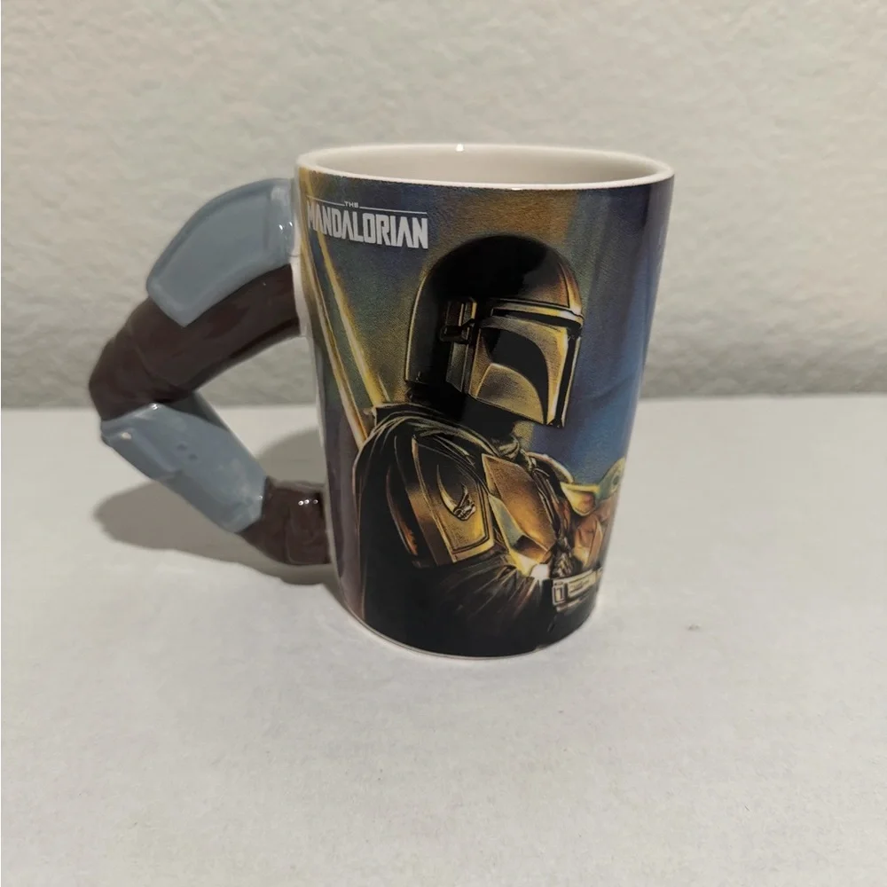 Star‎ Wars Mandalorian 3D Armor Arm Shoulder Handle Coffee Mug Galerie 14oz